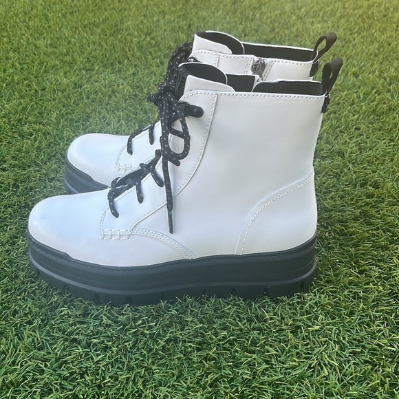 NWT UGG Sidnee Waterproof Platform Lug Combat Boot! - Picture 7 of 12